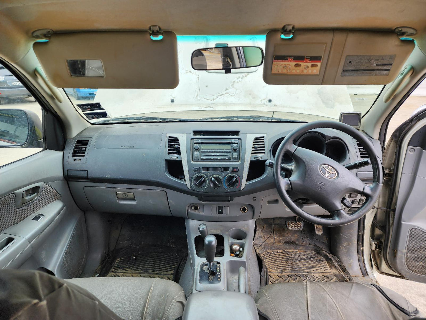 Now Wrecking: 2006 Toyota Hilux - Wreck Number: T102C