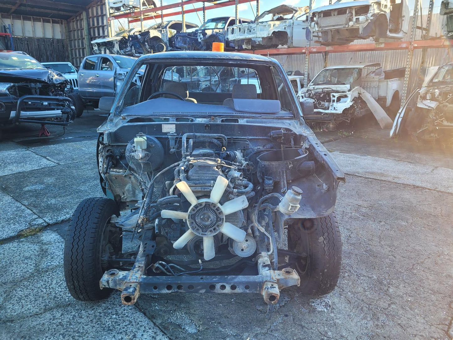 Now Wrecking: 2000 Hilux - A570T