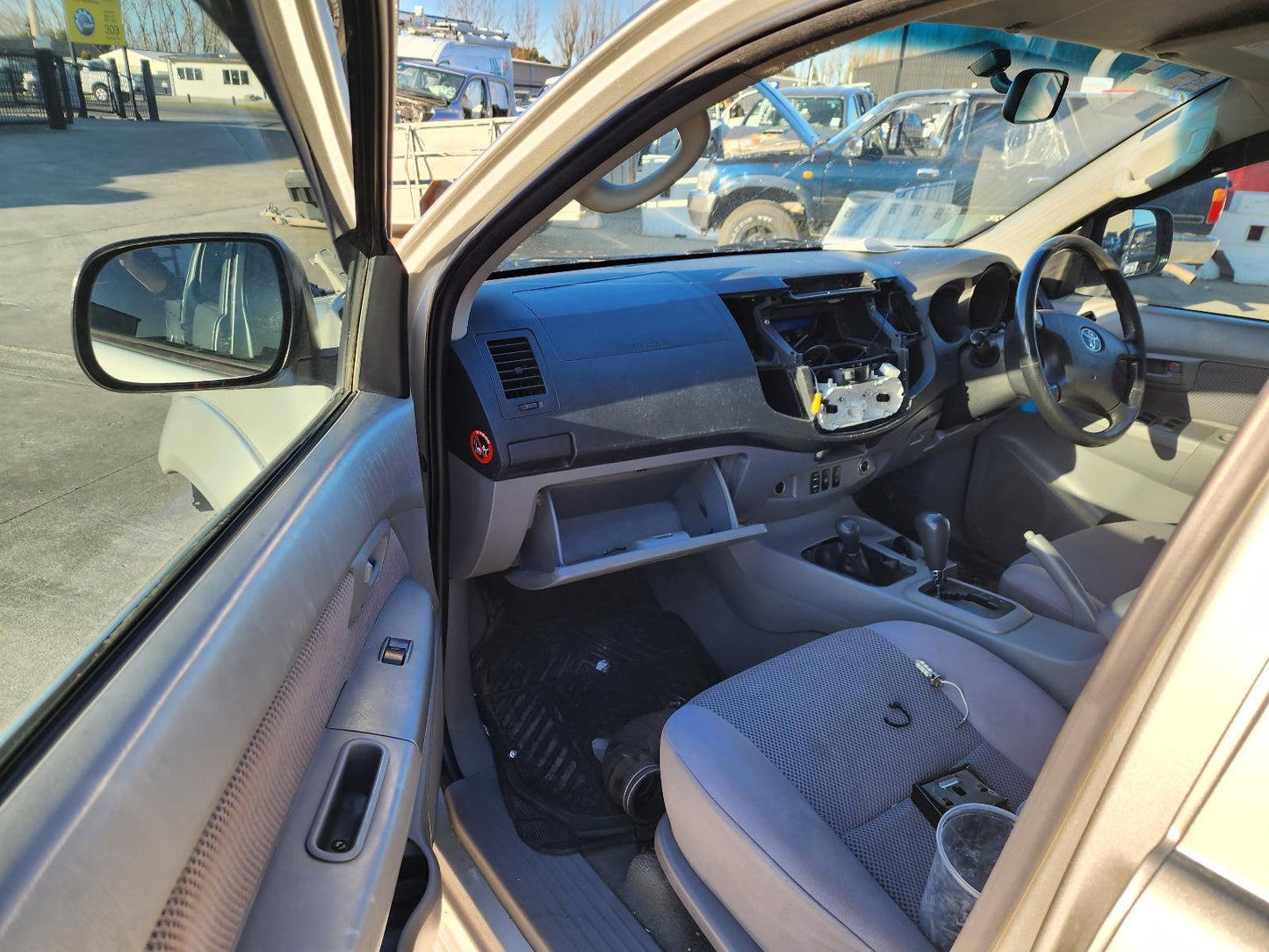 Now Wrecking: 2005 Toyota Hilux KUN26 - A526C