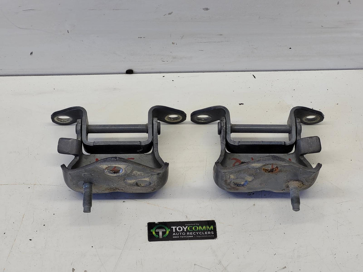 Apr 1998 to Oct 2007 - Toyota Land Cruiser 100 Series - Bootlid/Tailgate Hinge - Tailgate Hinges, Lower (Pair)
