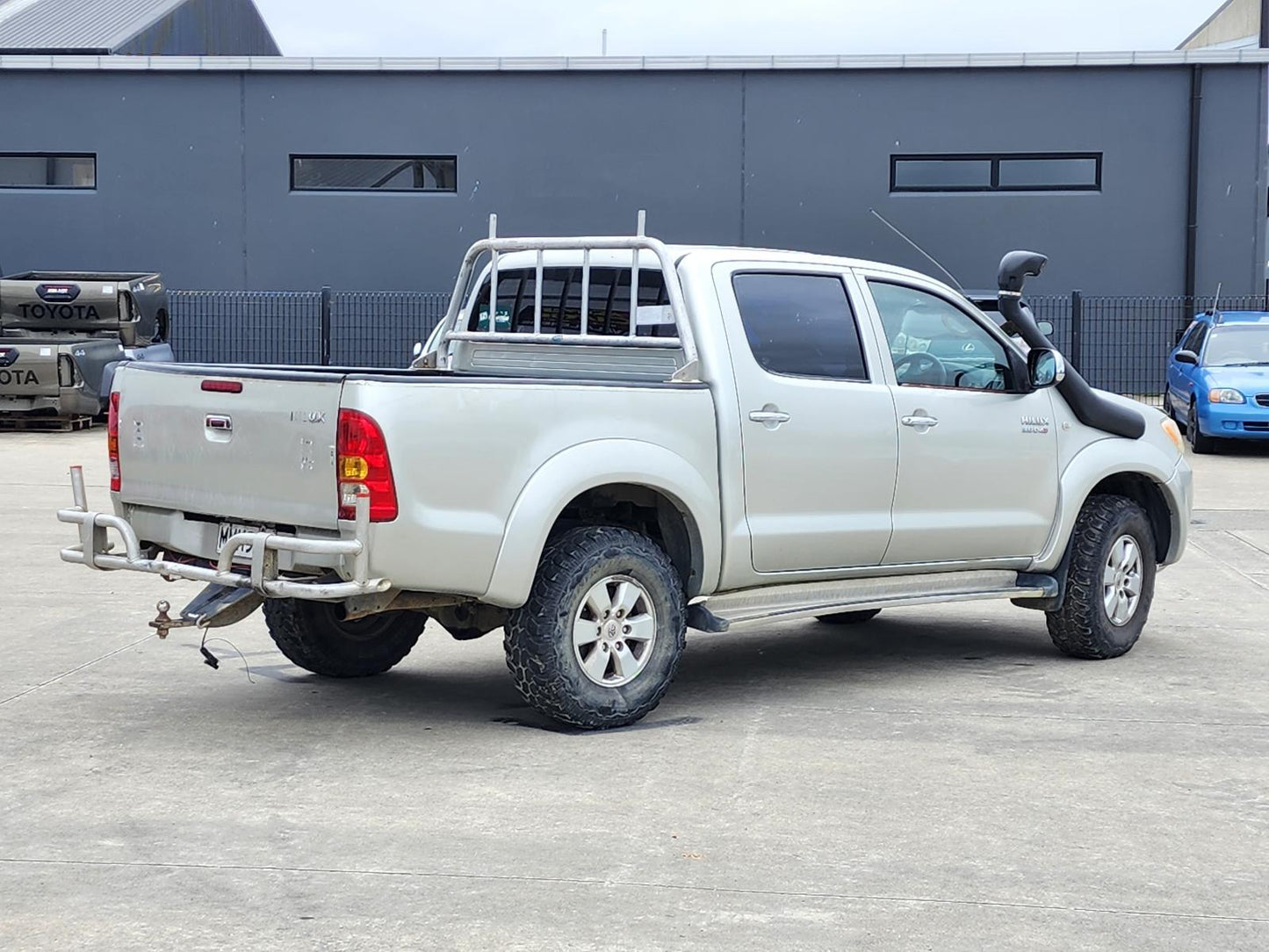 Now Wrecking: 2006 Toyota Hilux - Wreck Number: T102C