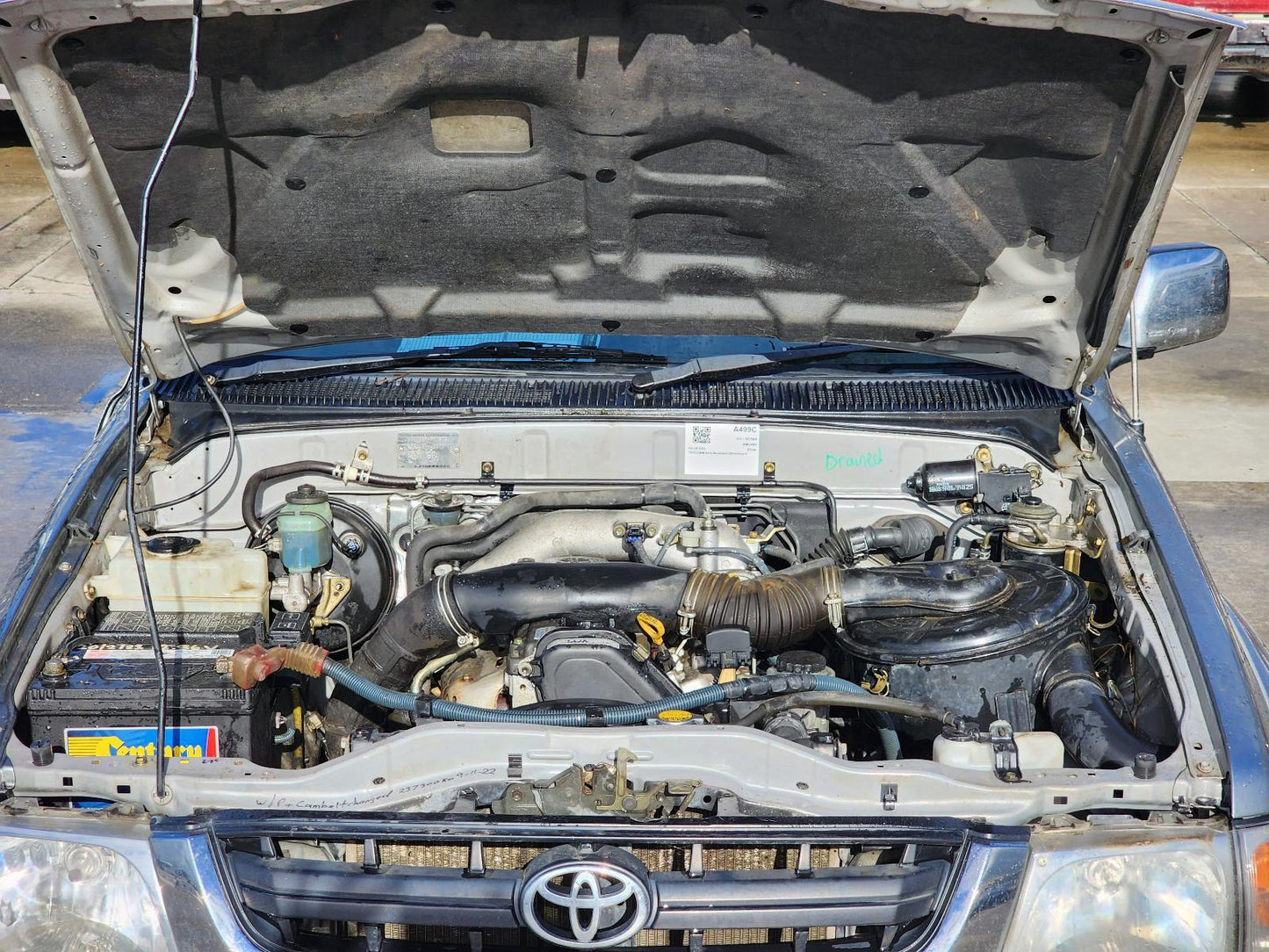 Now Wrecking: 2002 Toyota Hilux - A499C