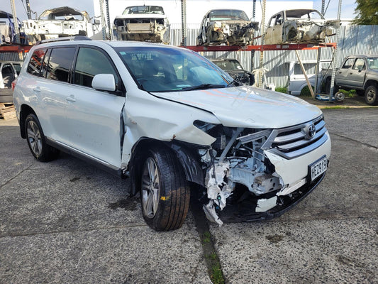 Now Wrecking: 2014 Toyota Highlander / Kluger- A525T