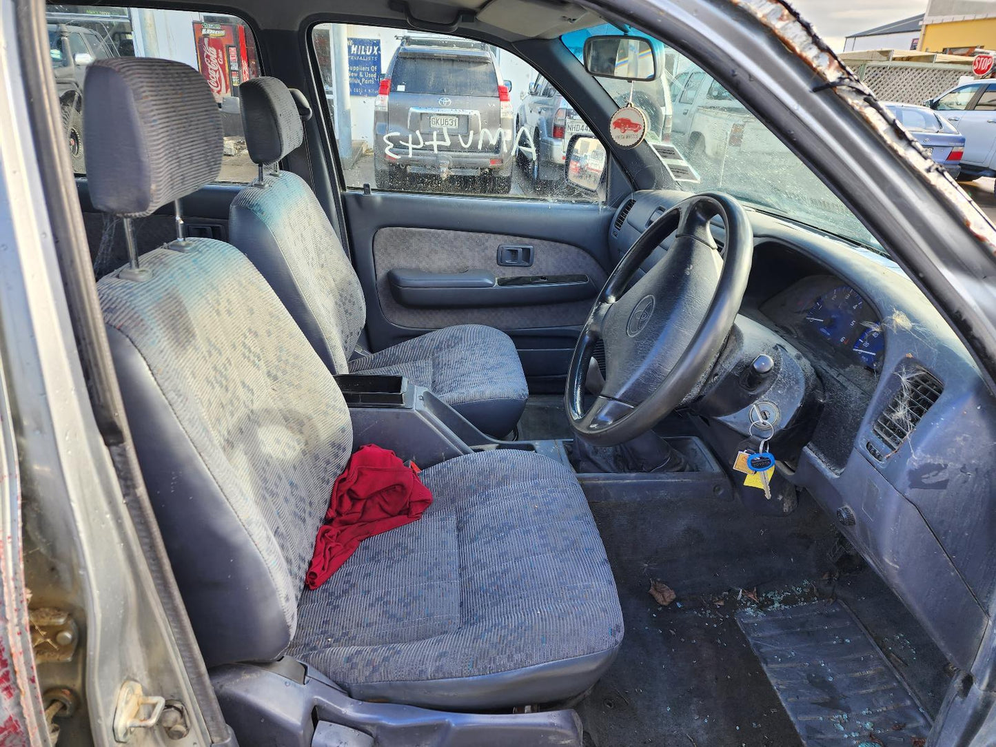 Now Wrecking: 2002 Toyota Hilux - A499C