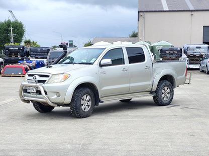 Now Wrecking: 2006 Toyota Hilux - Wreck Number: T102C