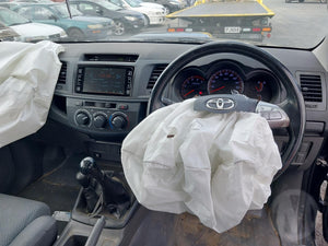 Now Wrecking: 2014 Toyota Hilux KUN26 Wreck Number: A618C