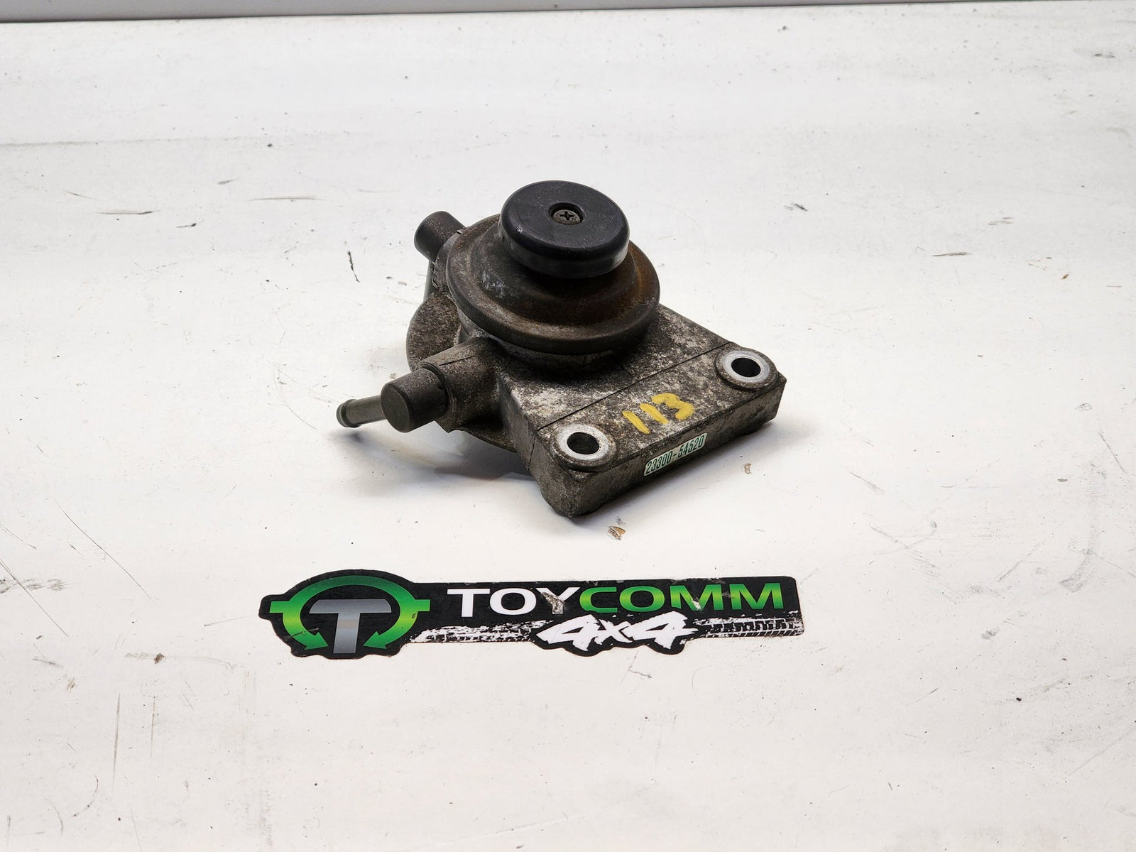 Oct 1983 to Sep 1997 - Toyota Hilux Diesel 2.2L 2.4L 2.8L Engine Code 2L Engine Code 3L - Fuel Filter Housing - Hand Primer Pump
