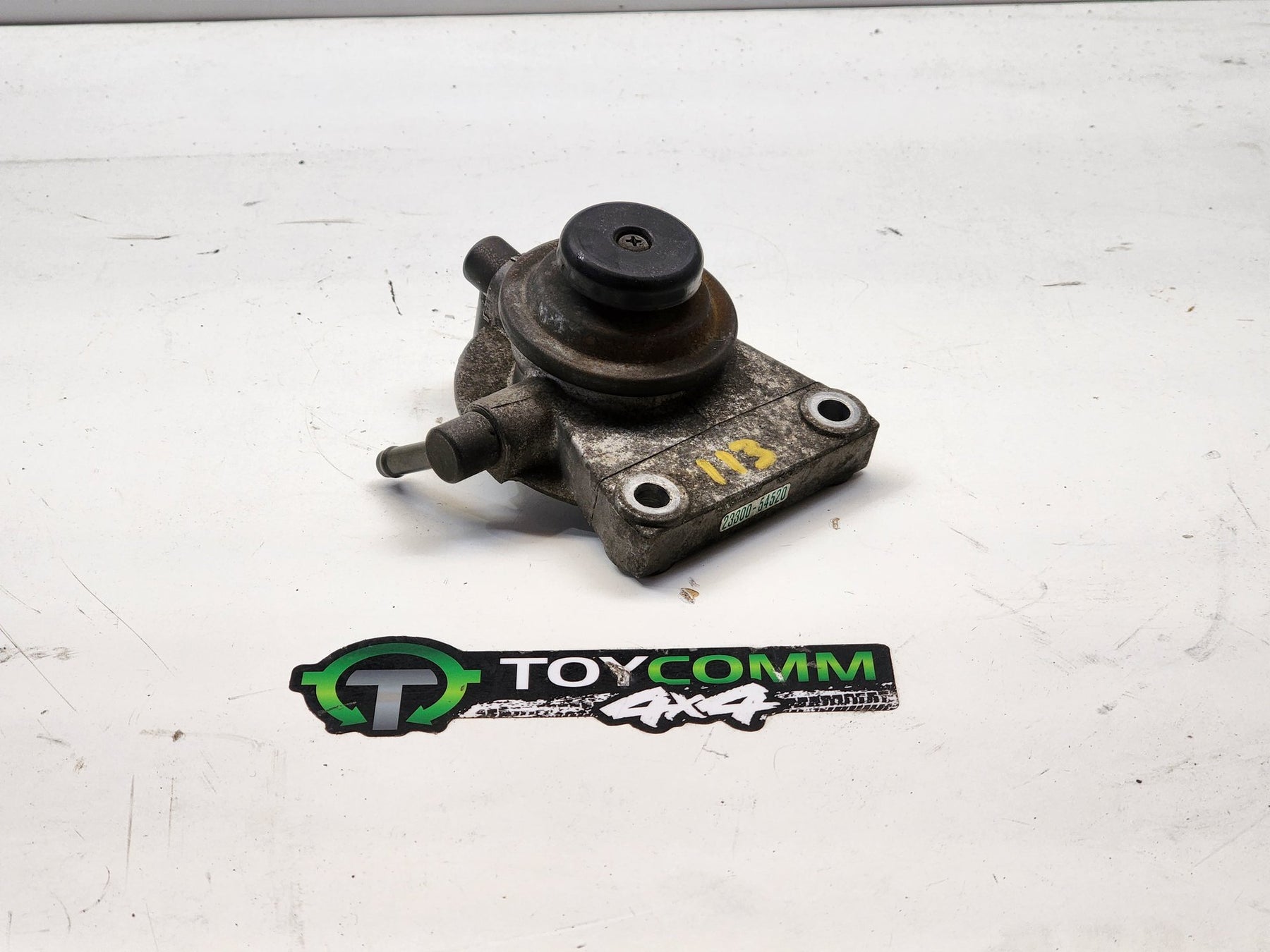 Oct 1983 to Sep 1997 - Toyota Hilux Diesel 2.2L 2.4L 2.8L Engine Code 2L Engine Code 3L - Fuel Filter Housing - Hand Primer Pump