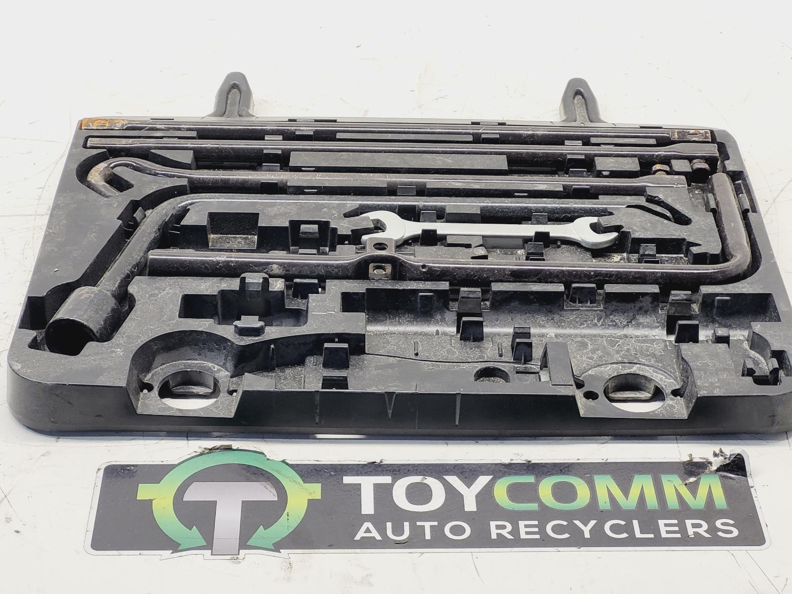 Toyota Land Cruiser Prado J150 (09-17) - Jack/Tool Kit - 1KD - 2009-2020