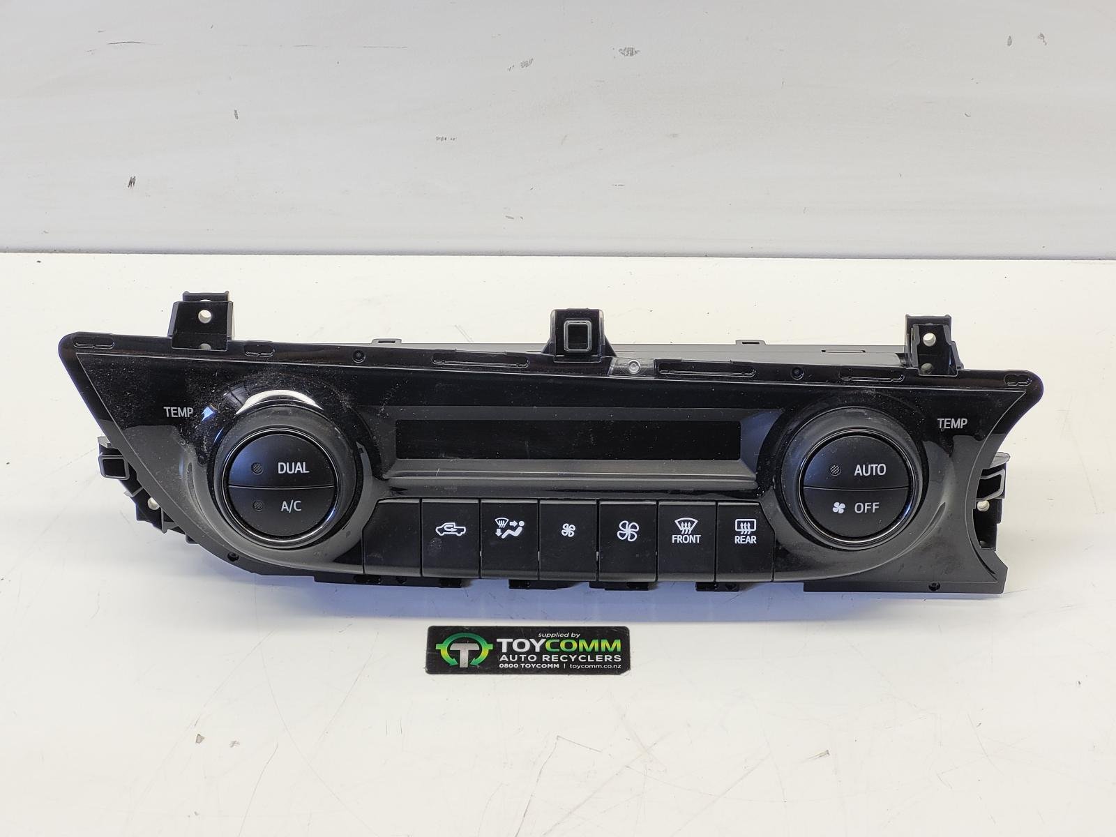 Jun 2015 to Current - Toyota Hilux - Heater/AC Controls - Climate Control Type