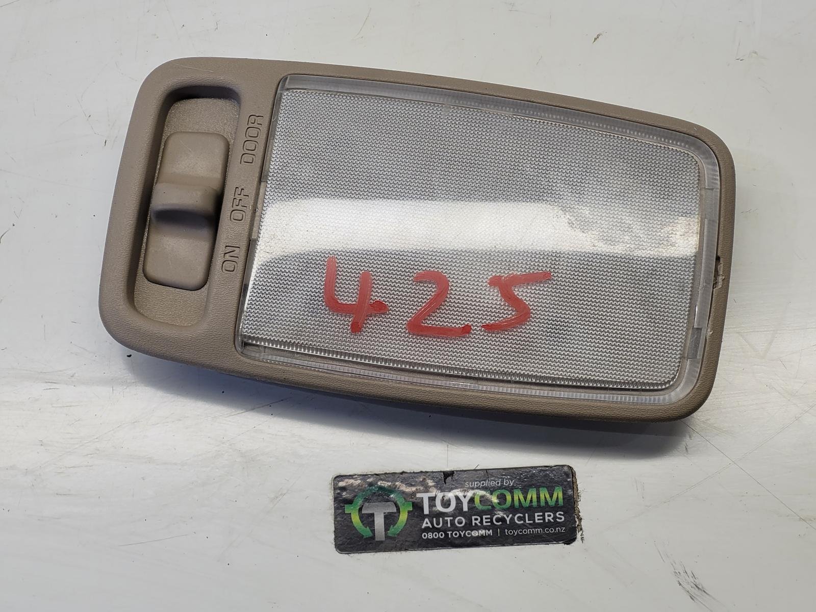 Jan 1998 to Oct 2007 - Toyota Land Cruiser 100 Series - Courtesy Light - Centre