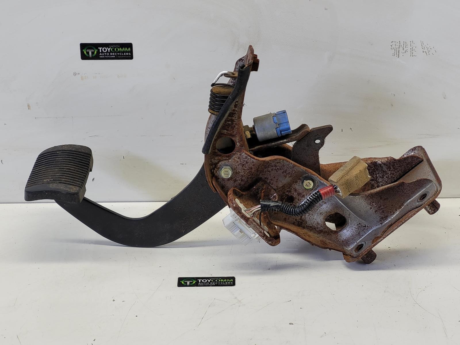 Jan 1998 to Oct 2007 - Toyota Land Cruiser 100 Series 105 Series Automatic - Pedal Assembly - Brake Pedal