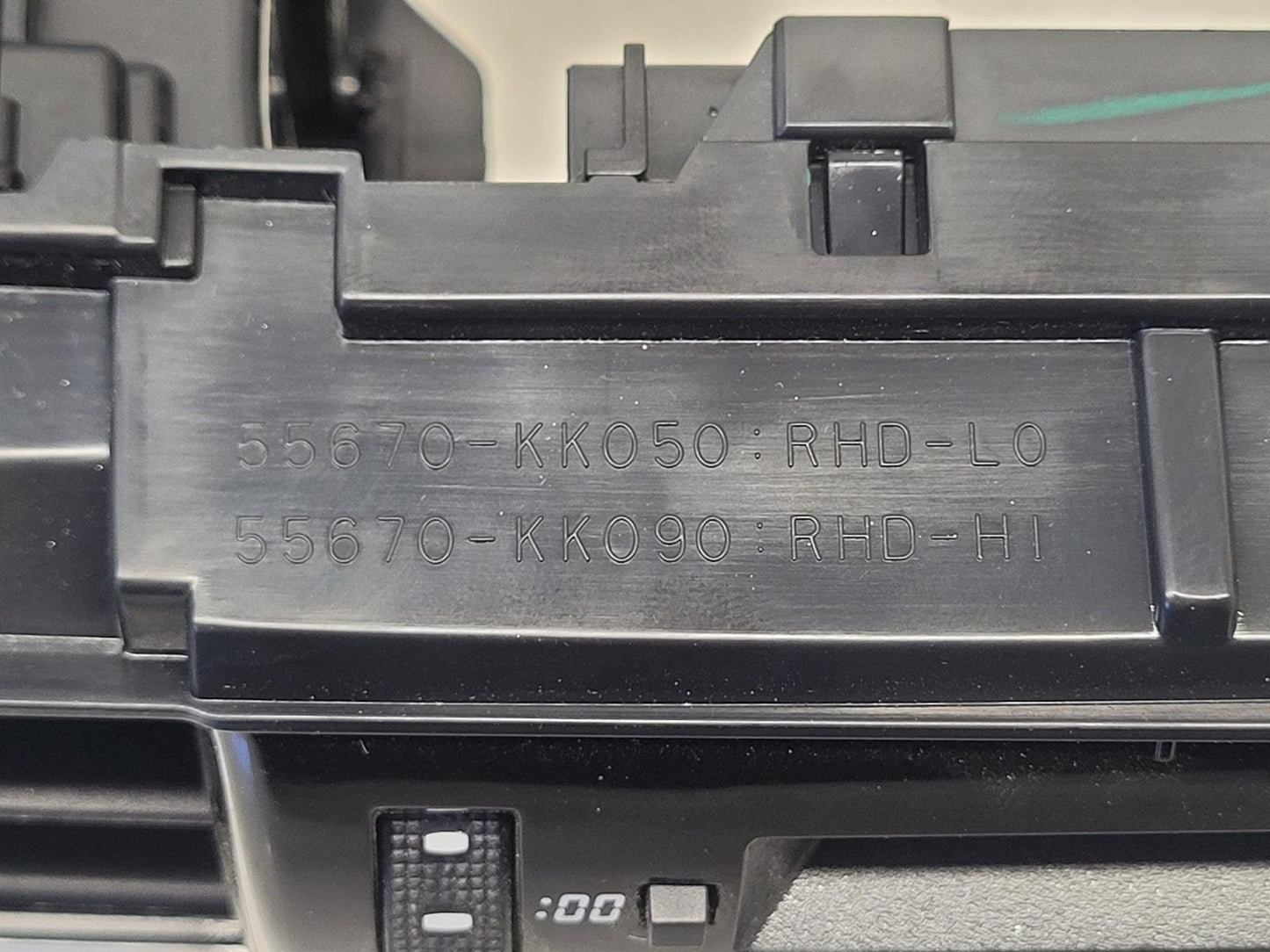 Jun 2015 to Current - Toyota Hilux - Clock