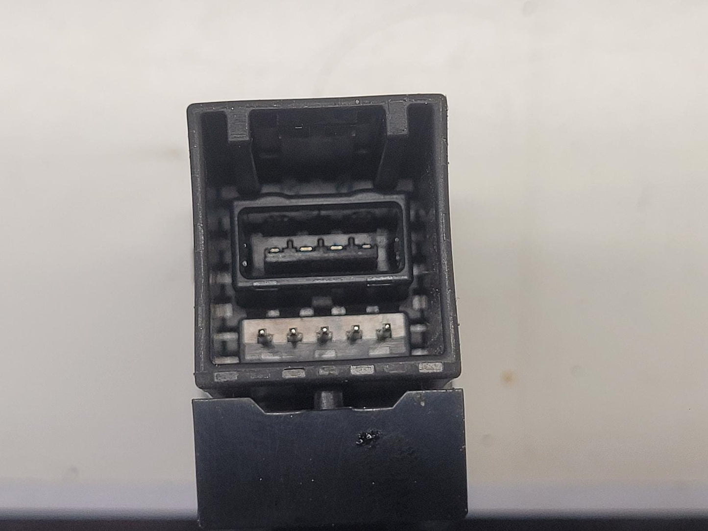 Jun 2015 to Current - Toyota Hilux - Misc Switch/Relay