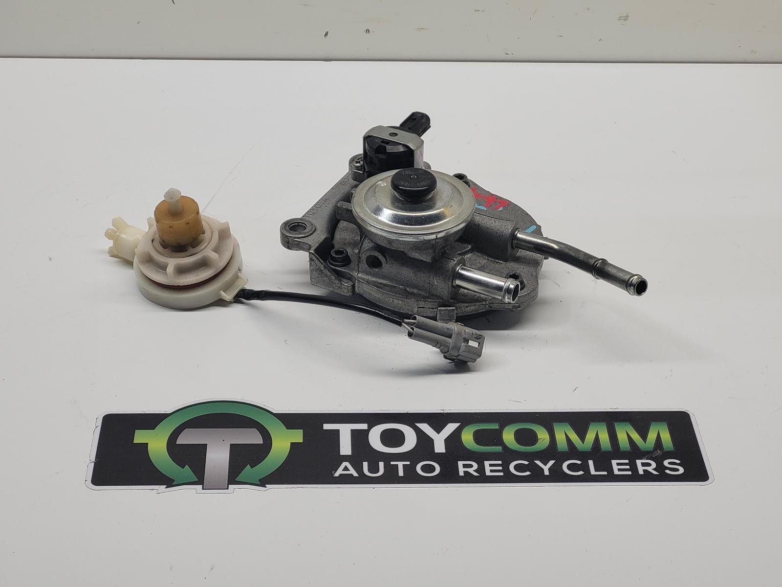 Mar 2007 to Sep 2016- Toyota Land Cruiser 76 Series 78 Series 79 Series Diesel 4.5L Engine Code 1VD- Fuel Filter Housing- Filter Primer Pump