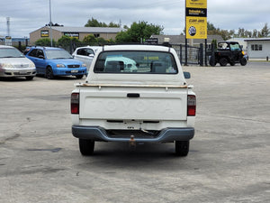 Now Wrecking: 2004 Toyota Hilux LN147 Wreck Number: A600C