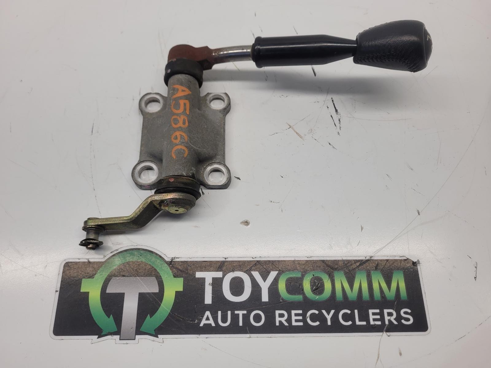 Apr 1998 to Oct 2007 - Toyota Land Cruiser 100 Series 4WD Automatic - Gear Stick/Shifter - Transfer Shifter