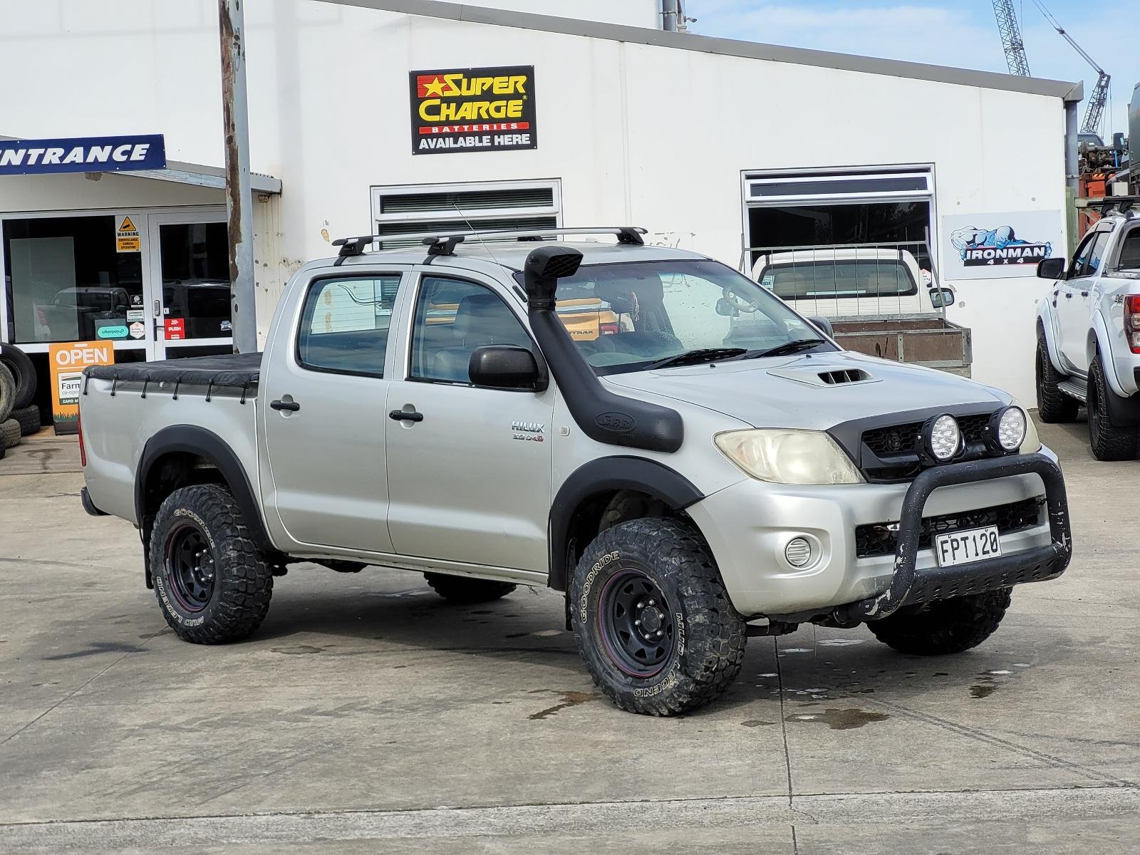 Now Wrecking: 2010 Toyota Hilux KUN26 Wreck Number: A608C