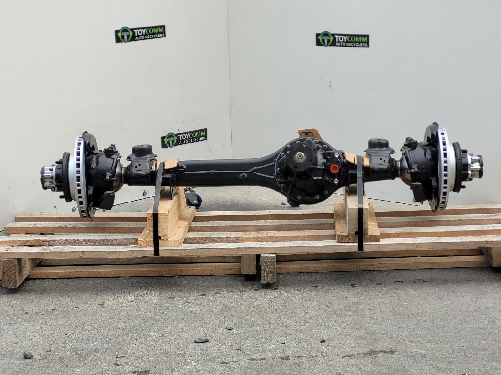 Oct 1999 to Jan 2007- Toyota Land Cruiser 78 Series 79 Series 4.2L 4.5L Engine Code 1HZ Engine Code 1FZ- Front Differential Assembly- 4.3 Ratio (A02B/A04B), Factory Locker Type