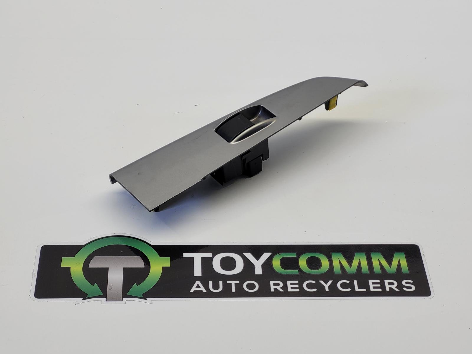 Feb 2005 to Aug 2015 - Toyota Hilux - Right Rear Window Switch
