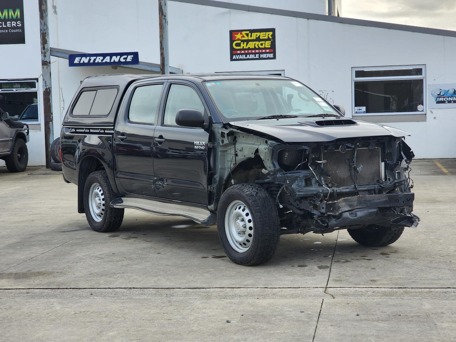 Now Wrecking: 2014 Toyota Hilux KUN26 Wreck Number: A618C