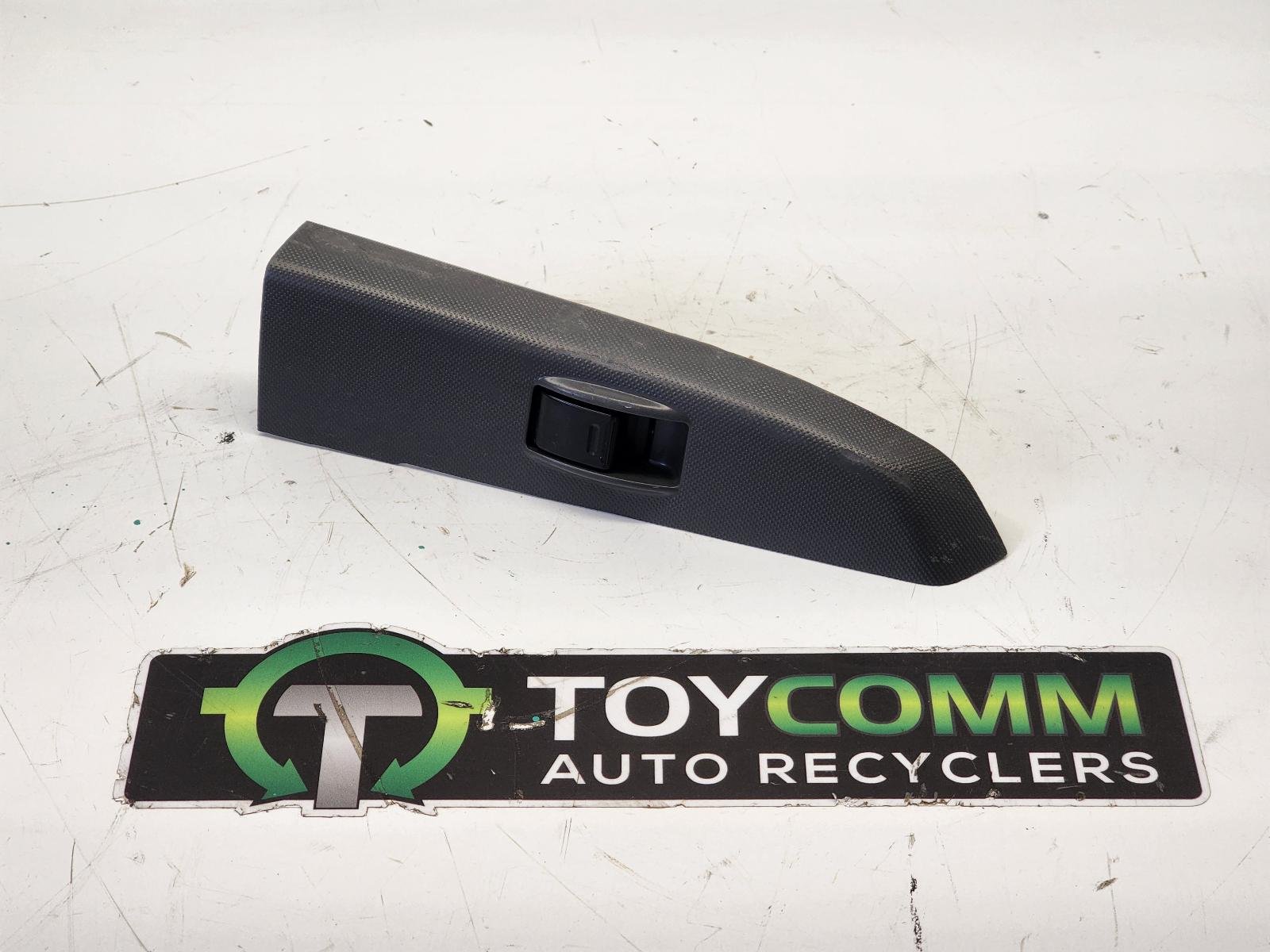Feb 2005 to Aug 2015 - Toyota Hilux - Right Rear Window Switch
