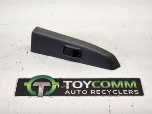 Feb 2005 to Aug 2015 - Toyota Hilux - Right Rear Window Switch