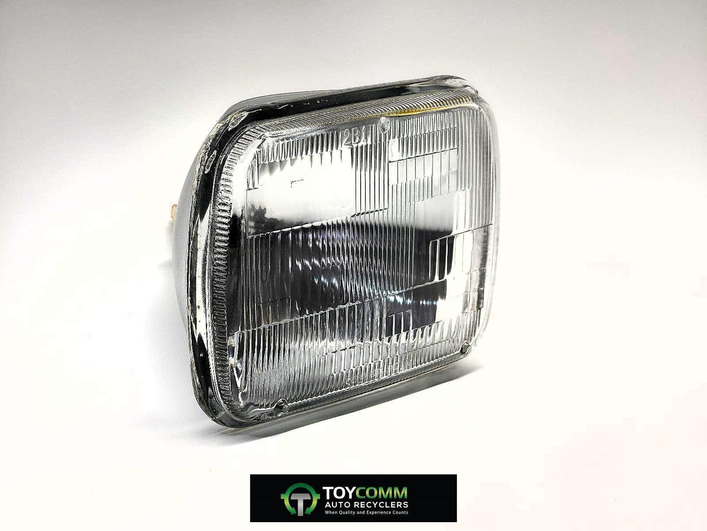 1988-2005 - Toyota Hilux - Right Headlight - Sealed Beam