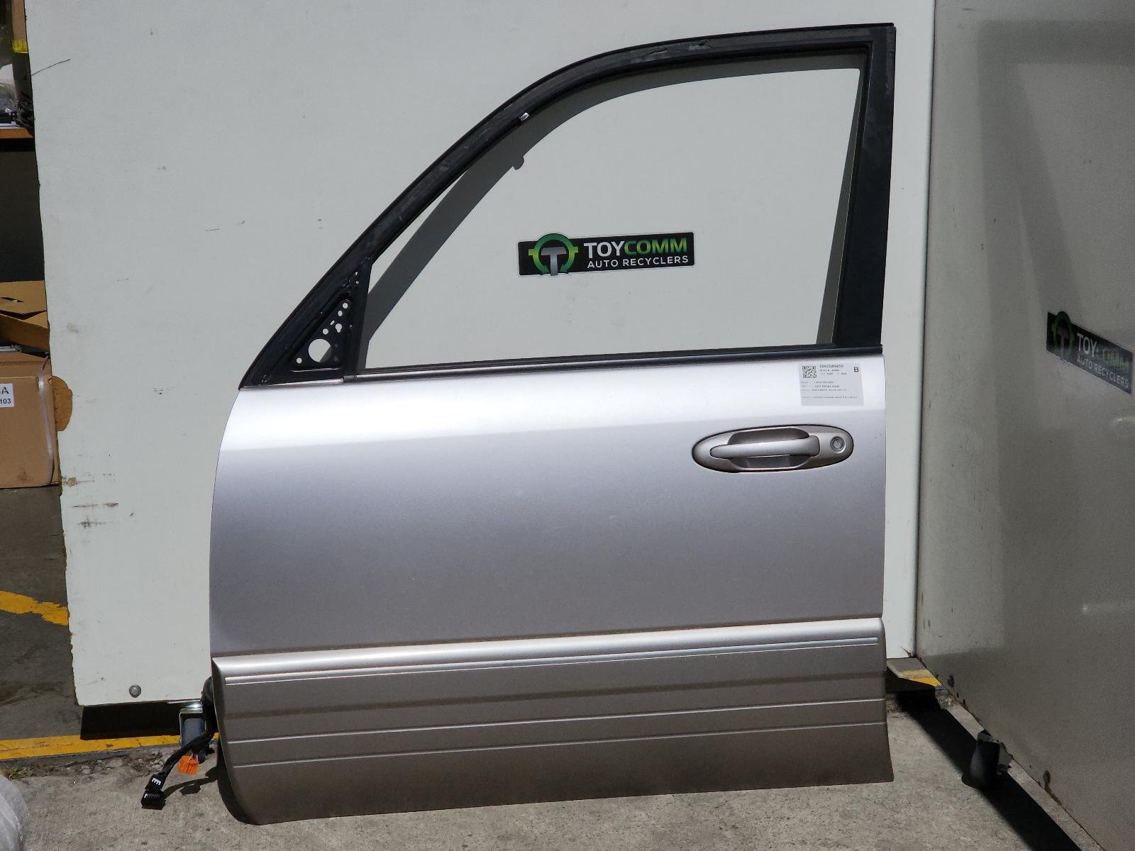 Jan 1998 to Oct 2007 - Toyota Land Cruiser 100 Series GXL Sahara - Left Front Door - Mould Type