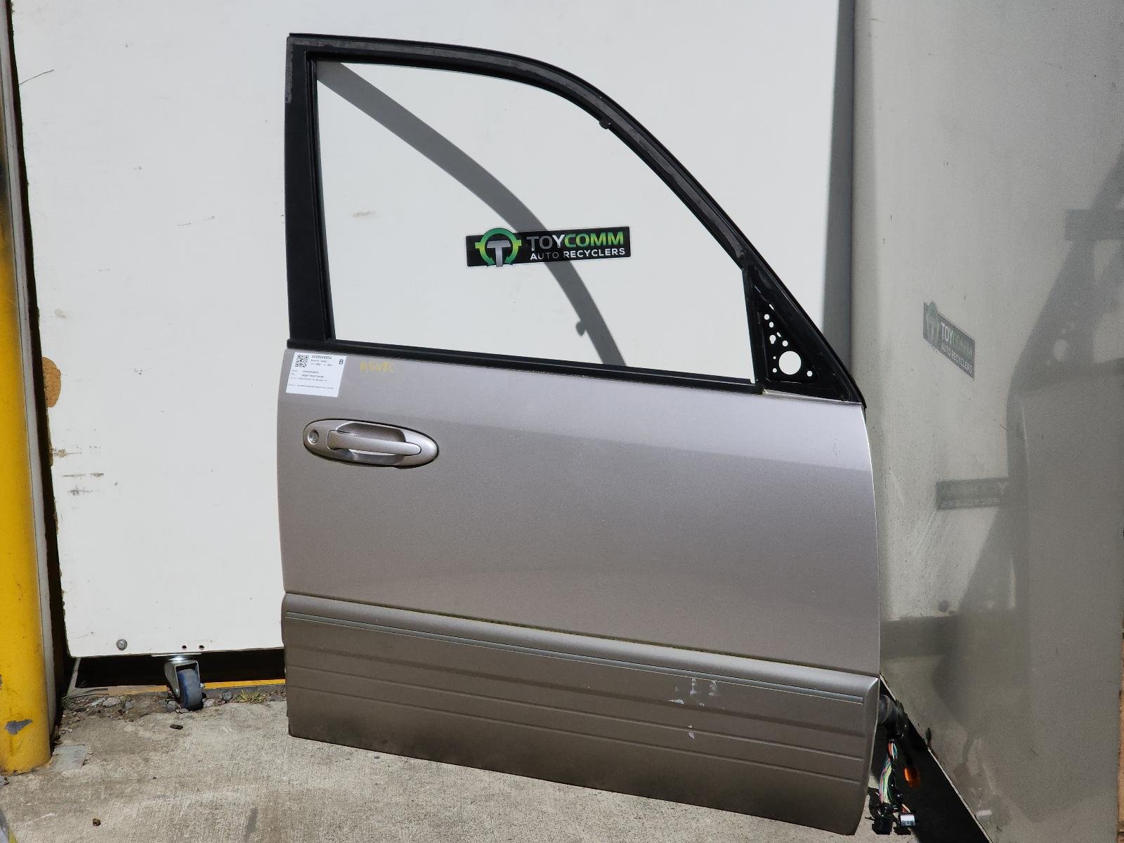 Jan 1998 to Oct 2007 - Toyota Land Cruiser 100 Series GXL Sahara - Right Front Door - Mould Type