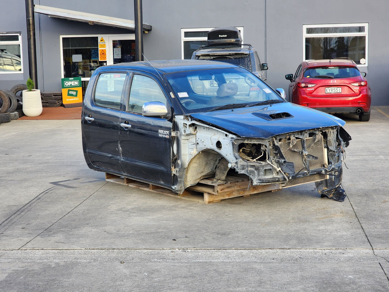 Now Wrecking: 2007 Toyota Hilux KUN26 Wreck Number: 118