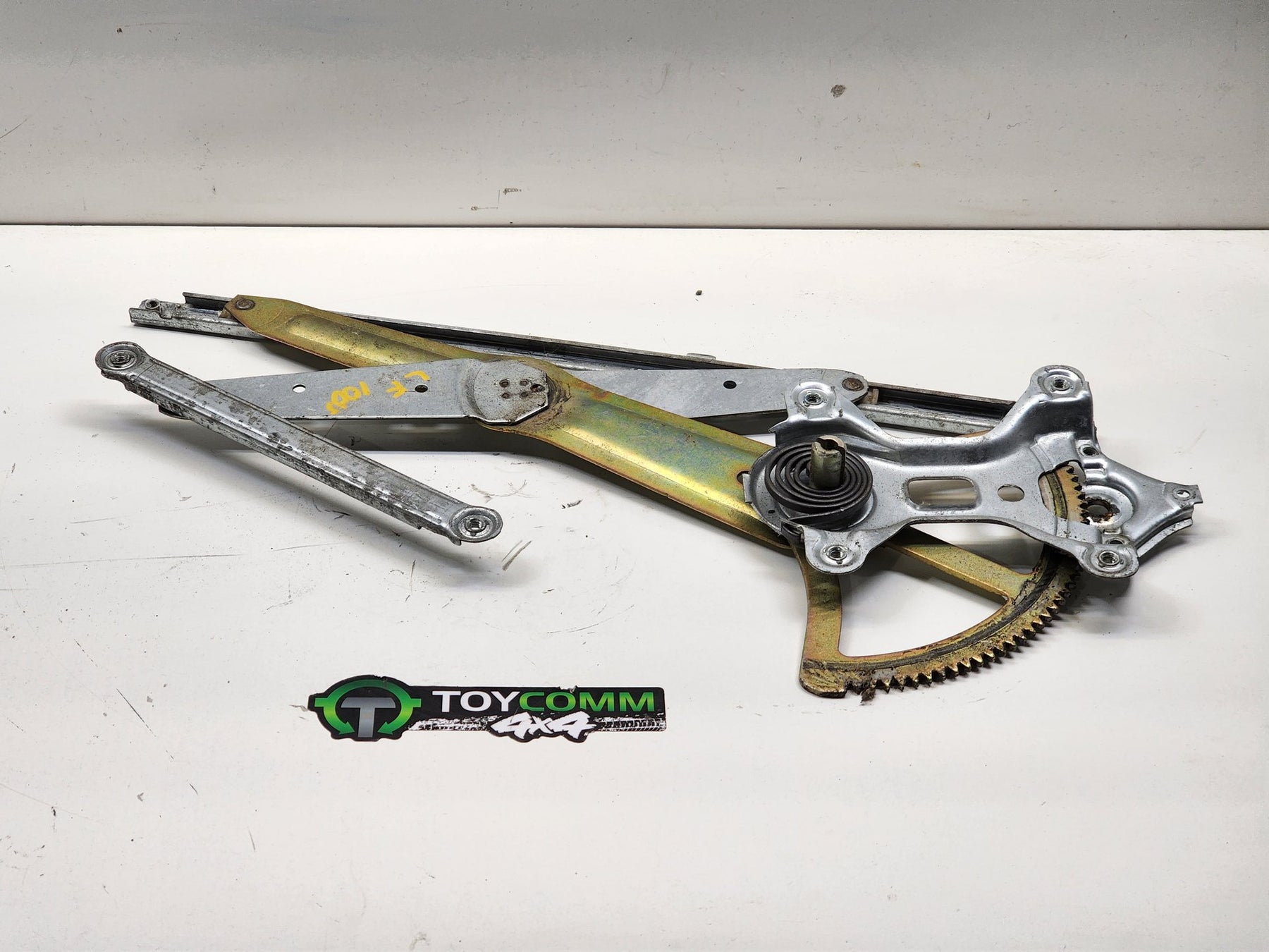 Jan 1998 to Oct 2007- Toyota Land Cruiser 100 Series 105 Series- Left Front Door Regulator Motor- Power, Auto Type (5 Pin), Door Regulator Only